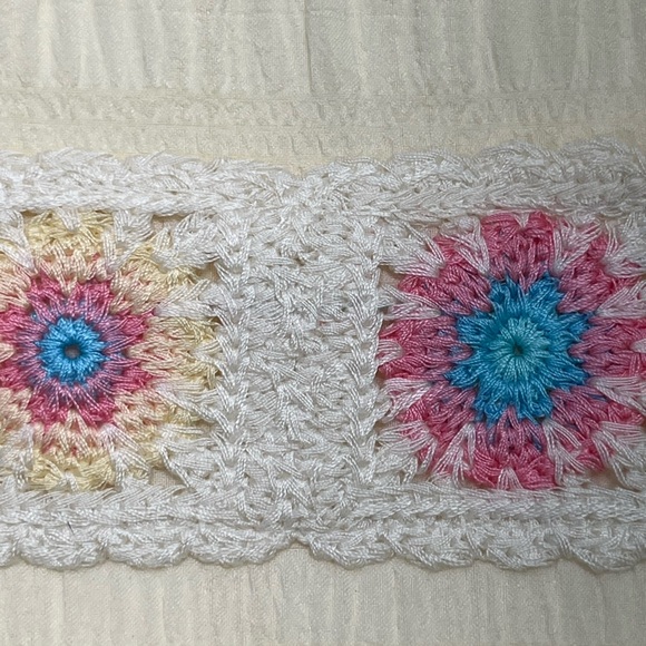 SHEIN CROCHETED FLORAL TOP W/CAP RUFFLE SLEEVE LG CREAM PREOWNED - Picture 7 of 10